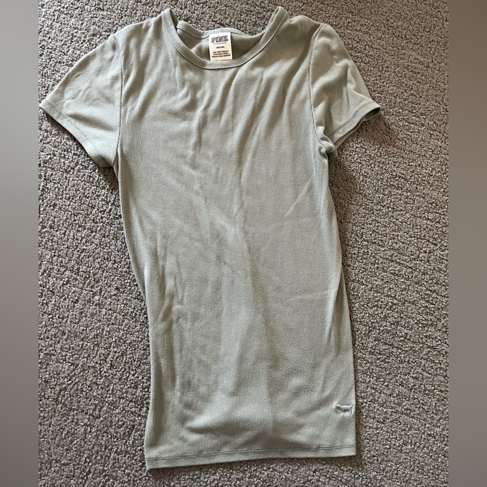PINK VICTORIA SECRET GREEN FITTED TEE